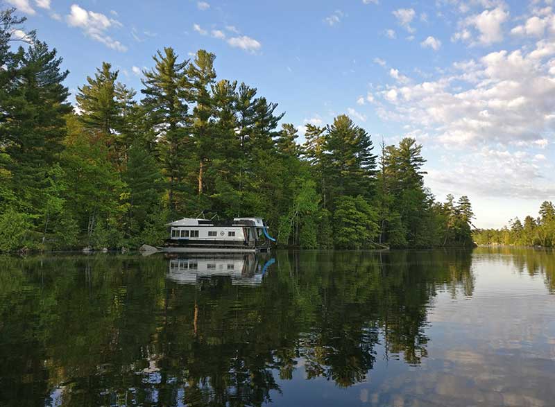 mooring a houseboat