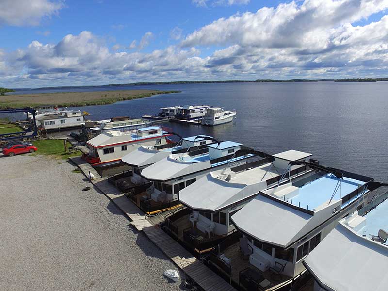 houseboats at Happy Days