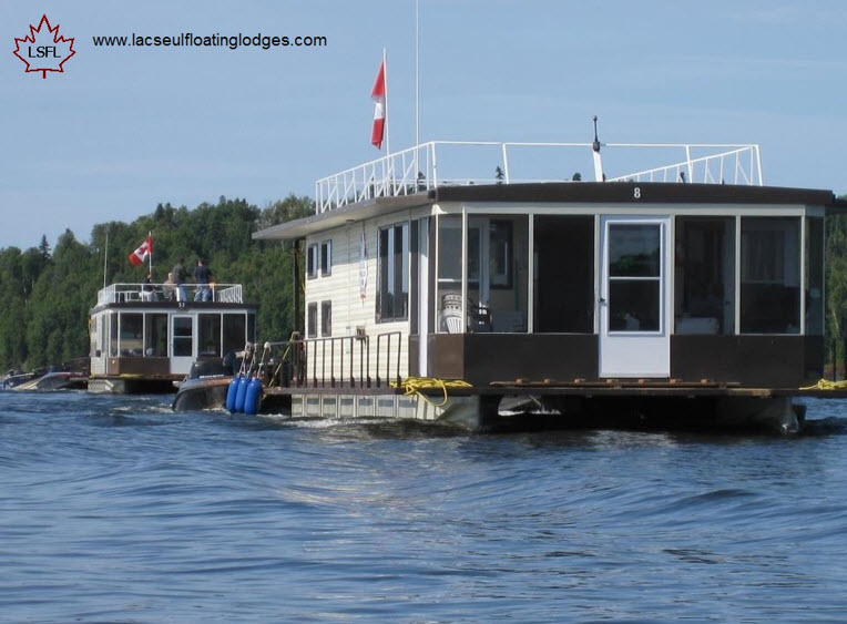 Lac Seul Floating Lodges